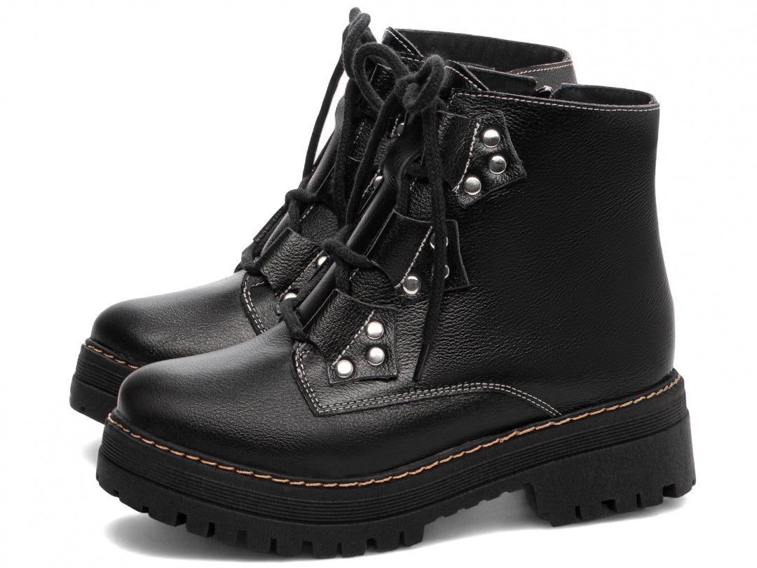 Bota Coturno Feminina Sola Tratorada com Zíper e Apliques Prata