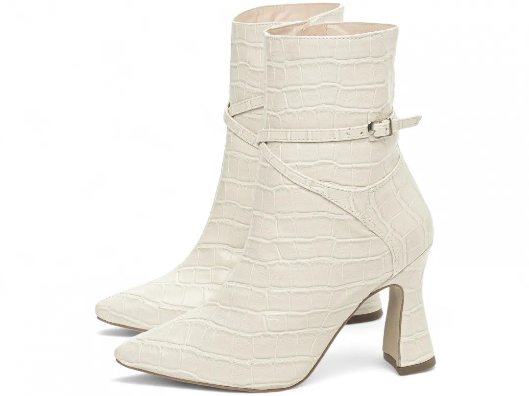 Bota Feminina Bico Fino Cano Médio Off White