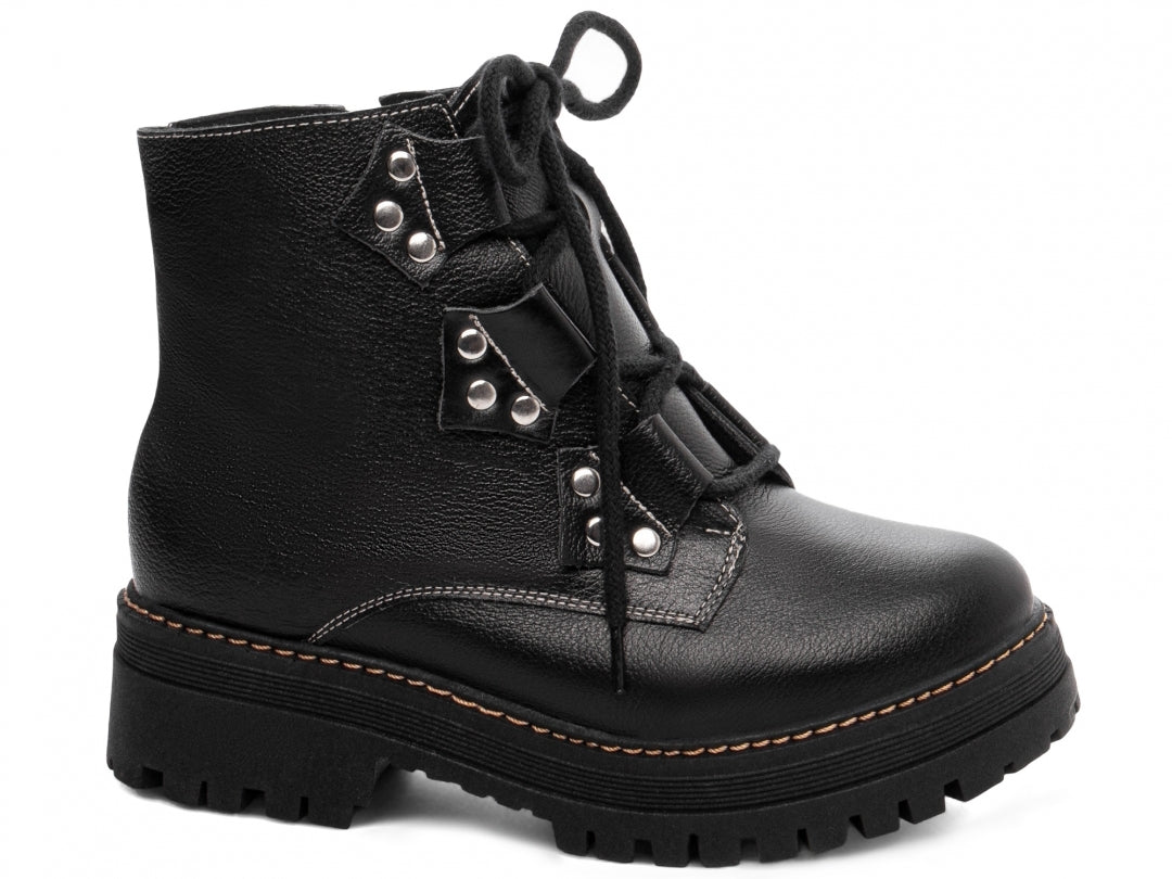 Bota Coturno Feminina Sola Tratorada com Zíper e Apliques Prata