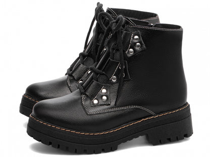 Bota Coturno Feminina Sola Tratorada com Zíper e Apliques Prata