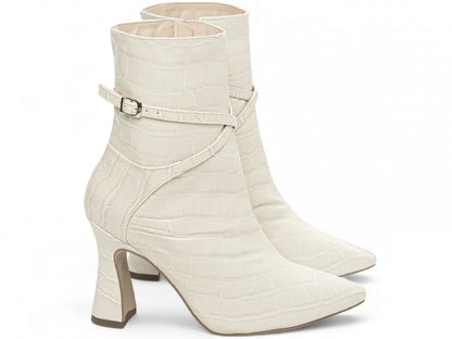 Bota Feminina Bico Fino Cano Médio Off White