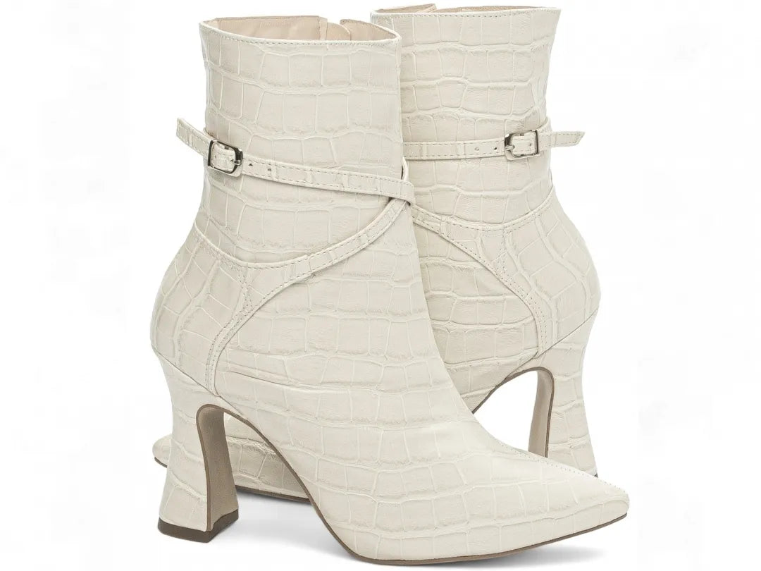 Bota Feminina Bico Fino Cano Médio Off White