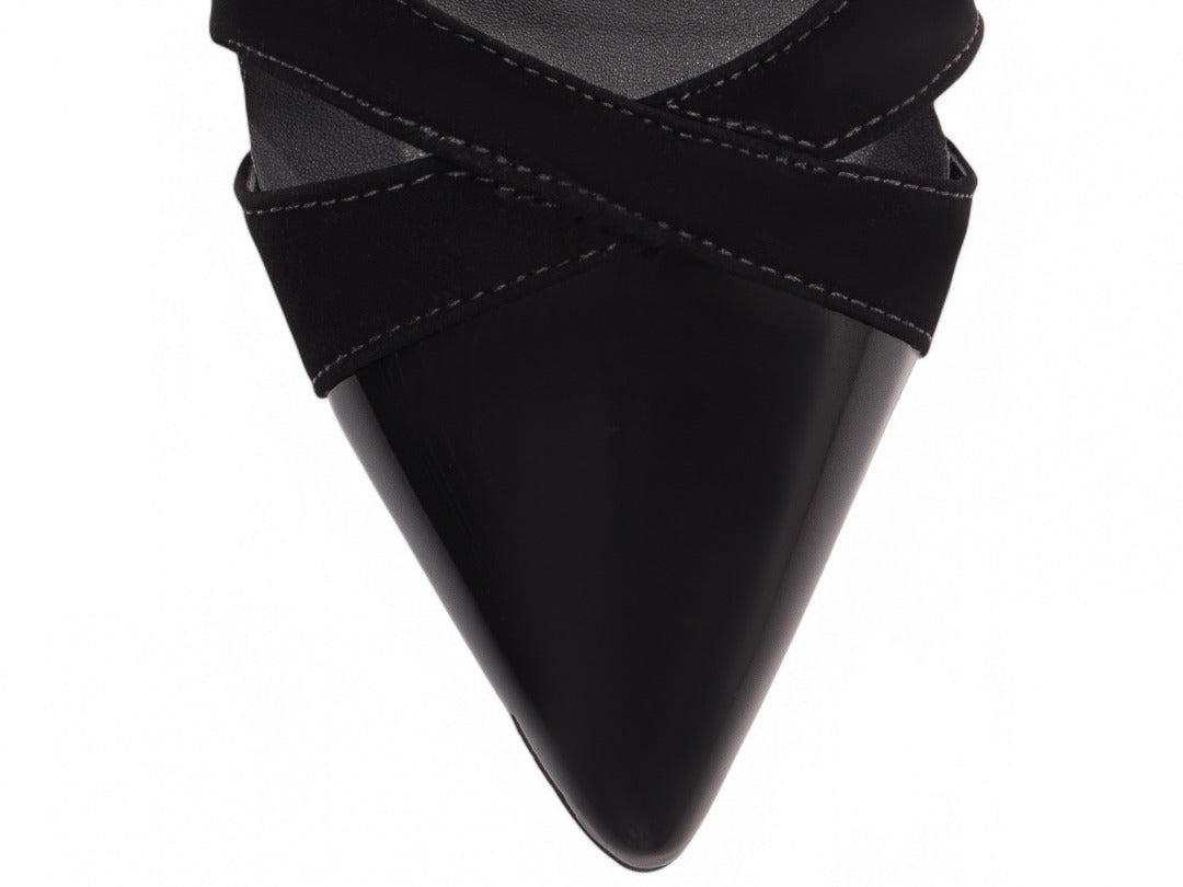 Sapato Scarpin Preto com Fivela