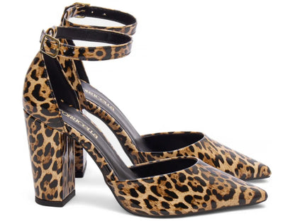 Sapato Scarpin Onça com Fivela