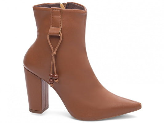 Bota Cano Curto Caramelo Estilizada