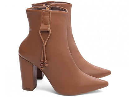 Bota Cano Curto Caramelo Estilizada