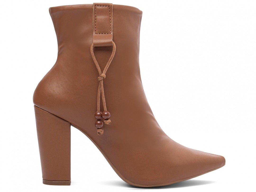 Bota Cano Curto Caramelo Estilizada