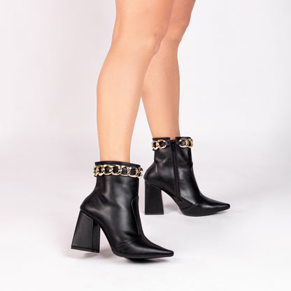 Bota Feminina Bico Fino Cano Médio Preto