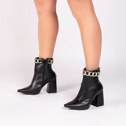 Bota Feminina Bico Fino Cano Médio Preto