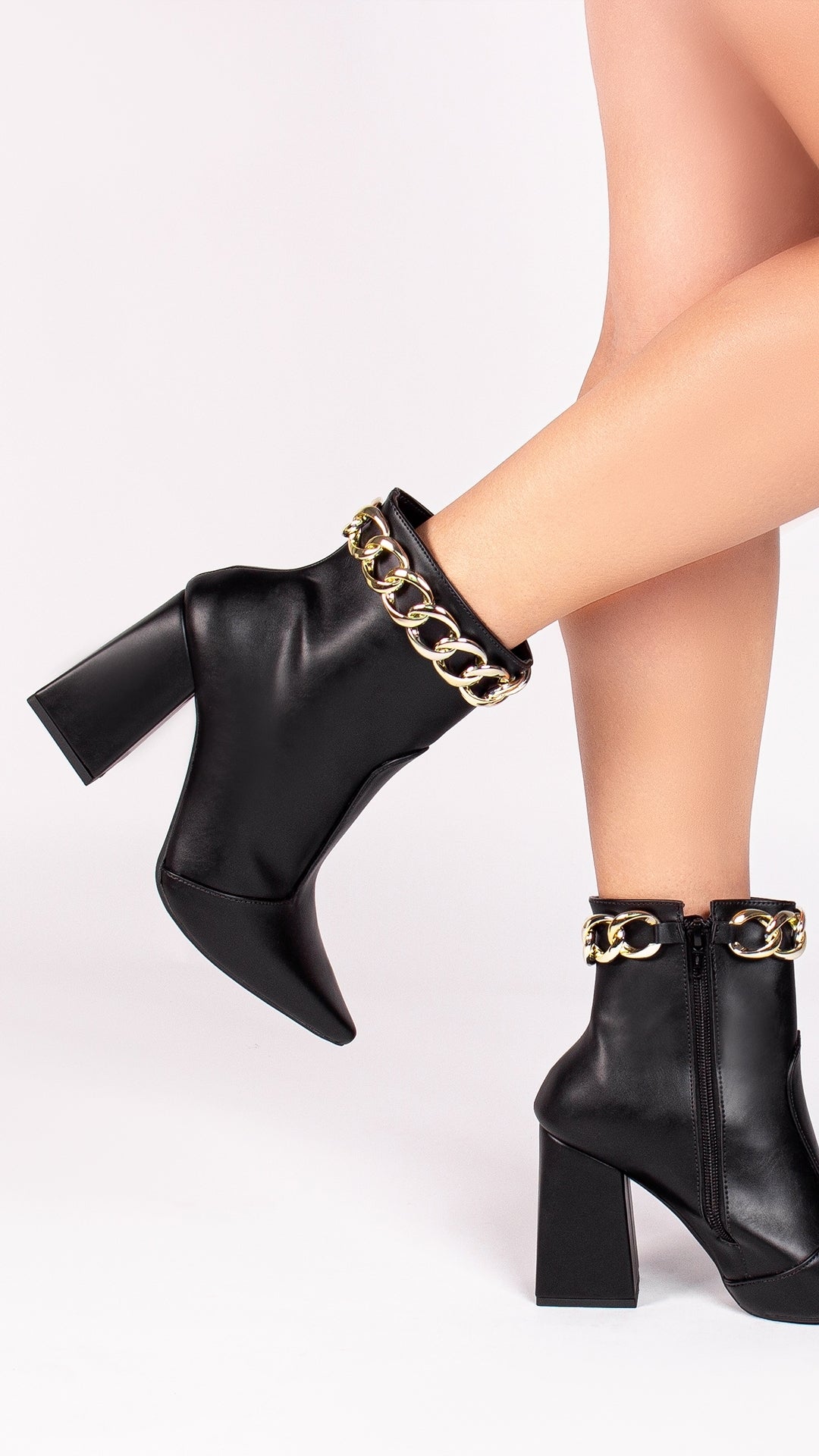 Bota Feminina Bico Fino Cano Médio Preto