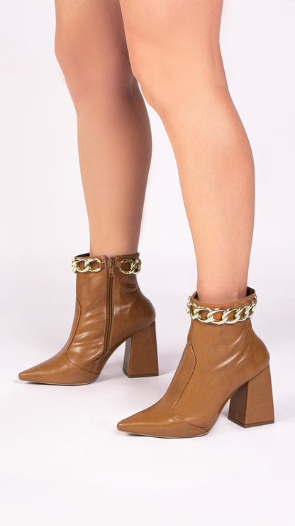 Bota Feminina Bico Fino Cano Médio Caramelo