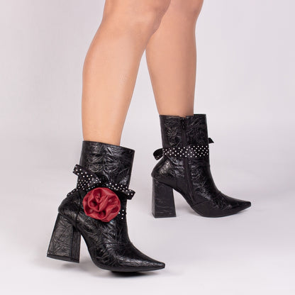 Bota Feminina Bico Fino Cano Médio Preto Vintage