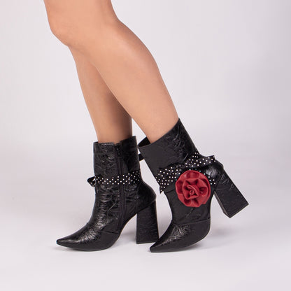 Bota Feminina Bico Fino Cano Médio Preto Vintage