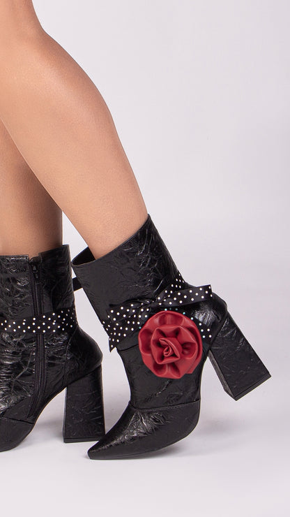 Bota Feminina Bico Fino Cano Médio Preto Vintage