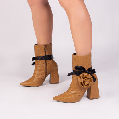 Bota Feminina Bico Fino Cano Médio Caramelo Vintage