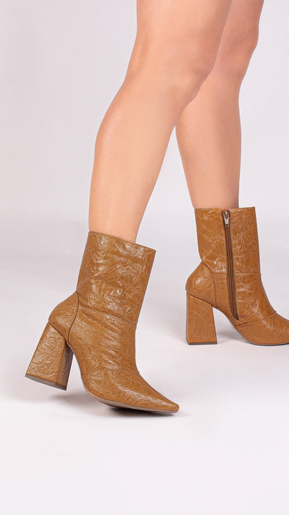 Bota Feminina Bico Fino Cano Médio Caramelo Vintage