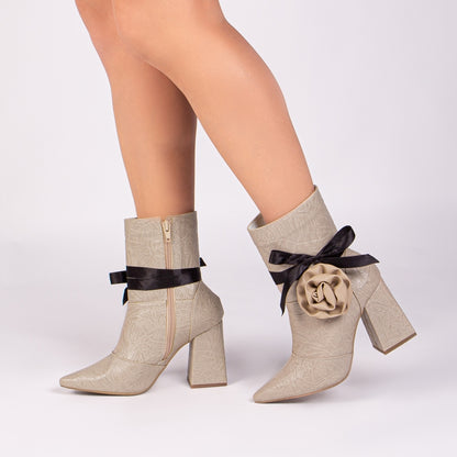 Bota Feminina Bico Fino Cano Médio Bege Vintage
