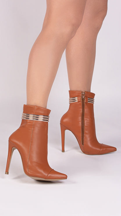 Bota Feminina Bico Fino Cano Médio Caramelo