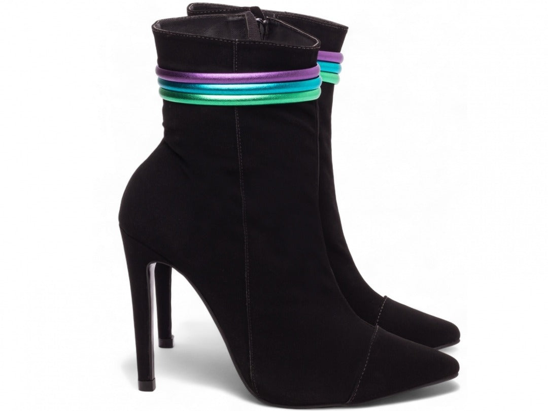 Bota Feminina Bico Fino Cano Médio Preto