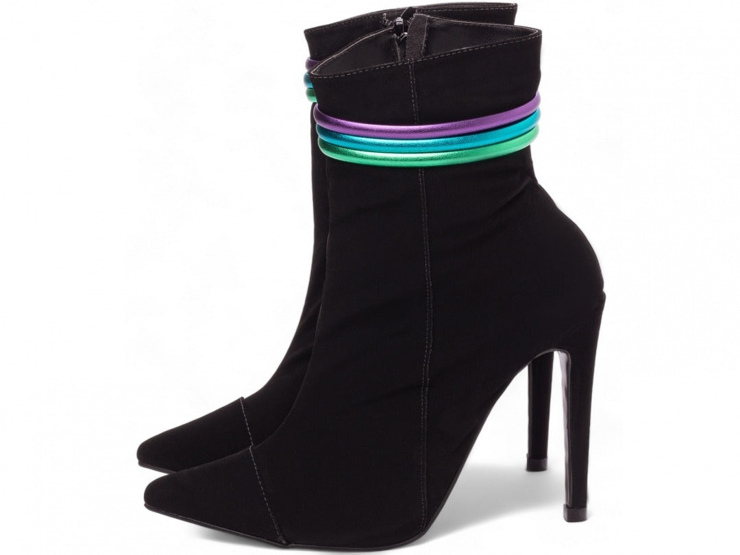 Bota Feminina Bico Fino Cano Médio Preto